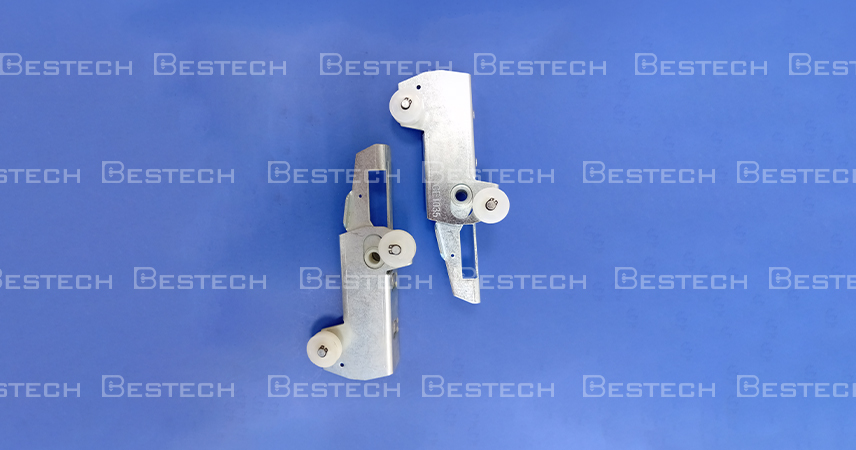 Landing door lock device: 50/11.Right